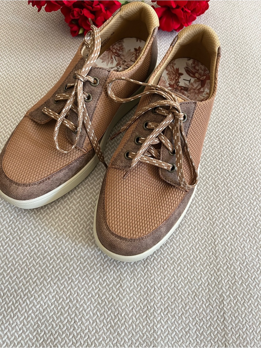 Traq by Alegria Tan Copacetiq Lace Up Sneakers Size 35/US Size 5/5.5